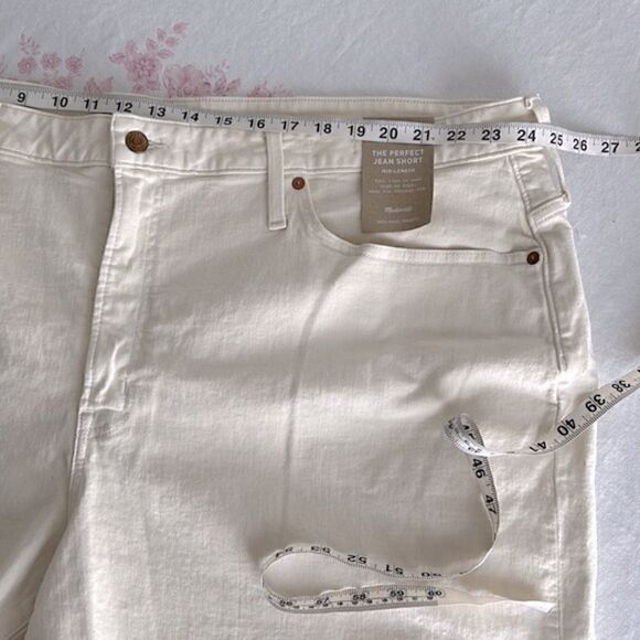 NWT Madewell Perfect Denim Shorts, Khaki, Size 26W - Picture 8 of 9